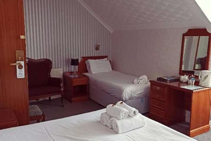 Room 10 of 50
