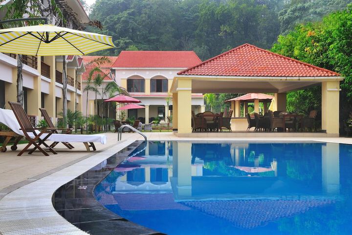 Hotel Pool