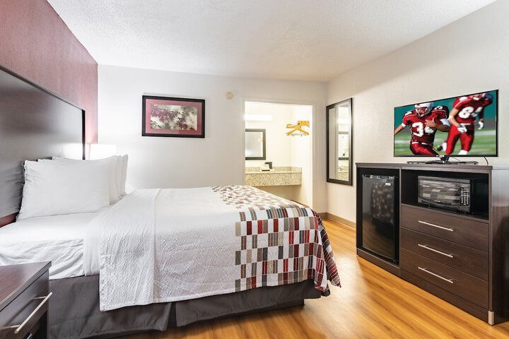 Superior King Bed (7 of 10)