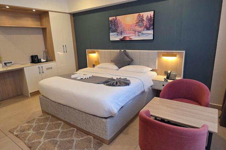 Room 32 of 87