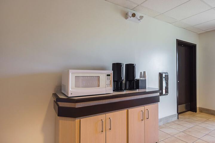 Breakfast/Coffee Service 25 of 33