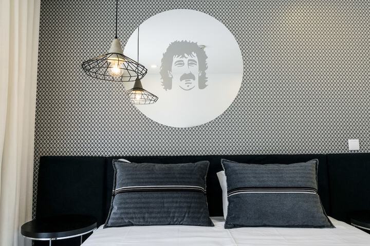 Room 10 of 77