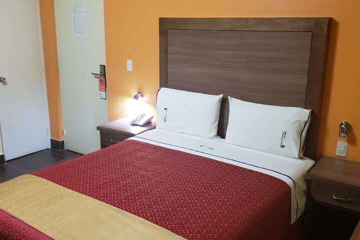 Room 6 of 11