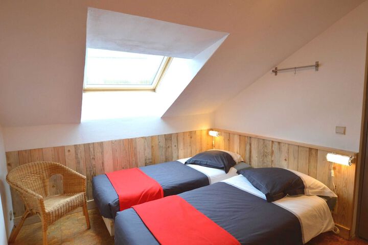 Room 3 of 44