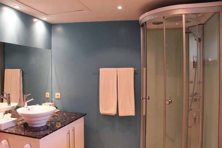 Room 20 of 38