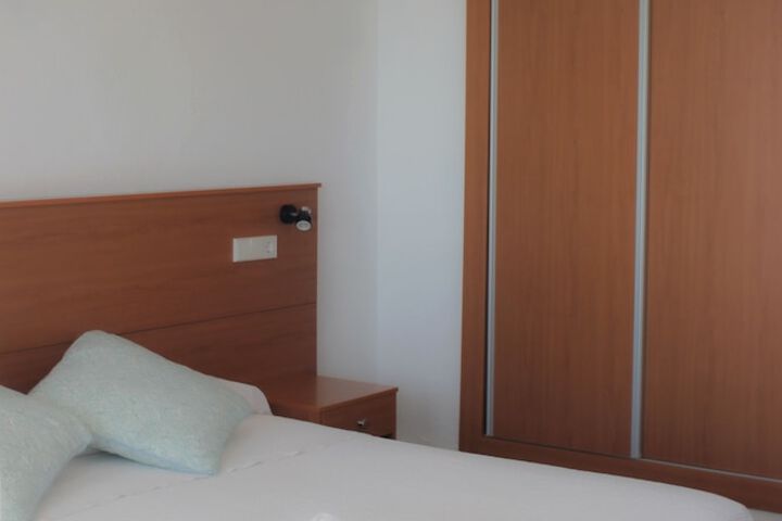 Room 3 of 76