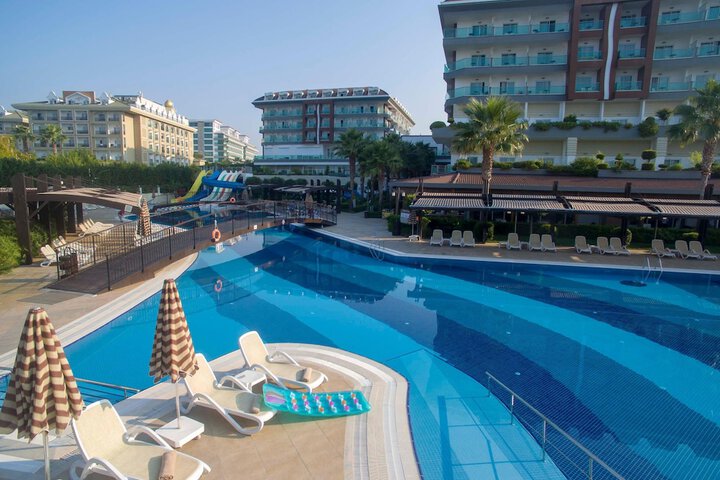 Hotel with Pool