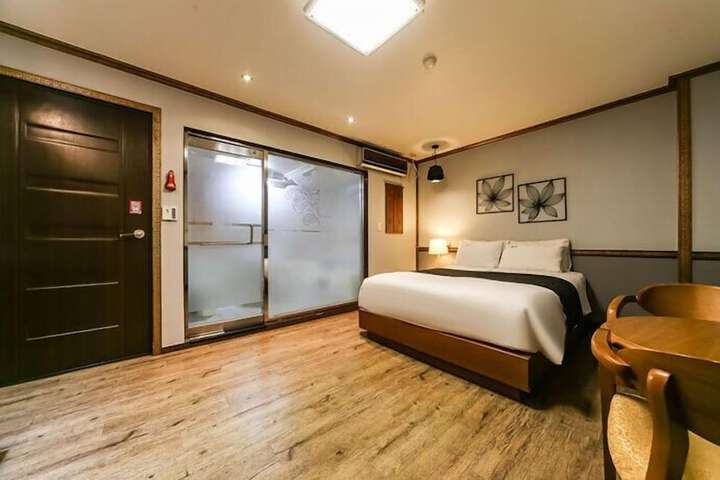 Room 15 of 26