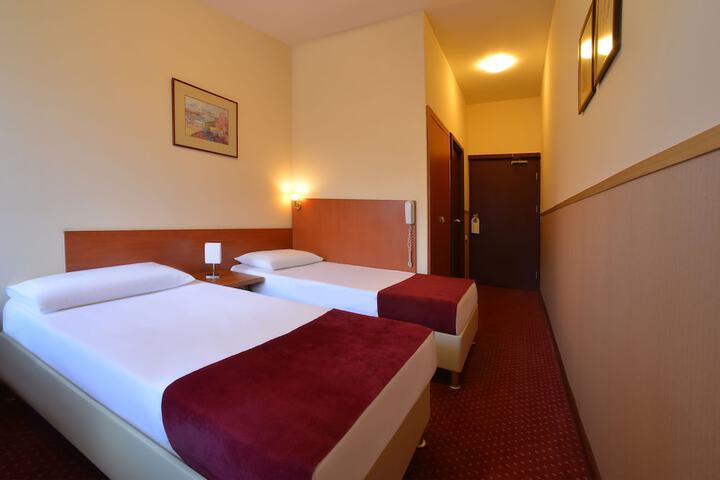 Room 30 of 60