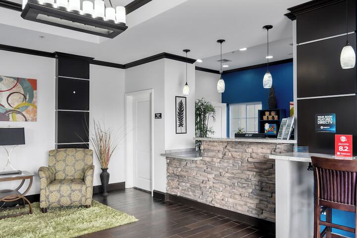 Entrance & Lobby