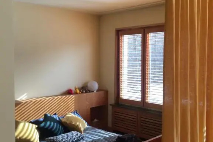 Room 6 of 10