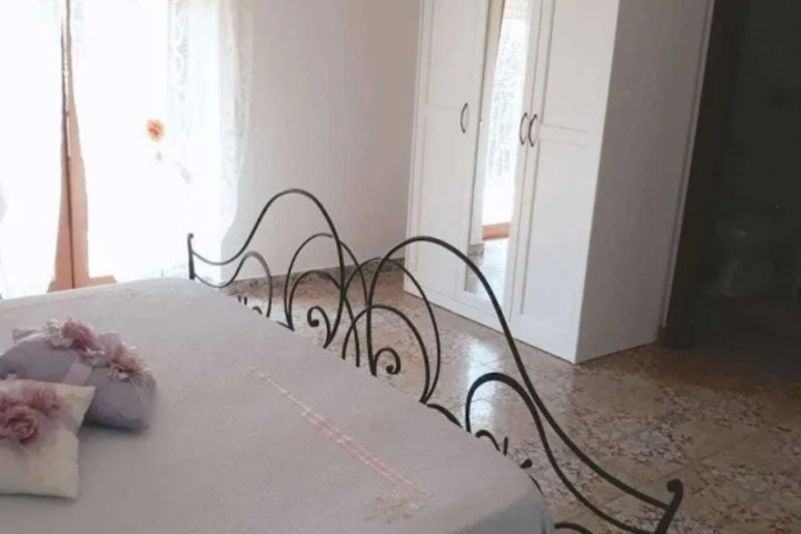 Room 4 of 13