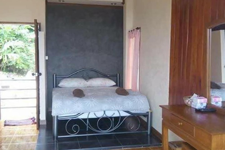 Room 3 of 34