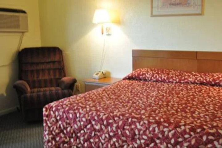 Room 2 of 4
