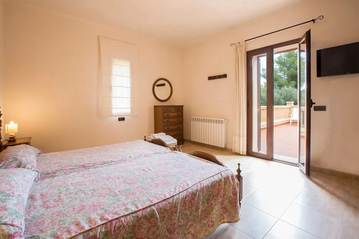 Room 4 of 25