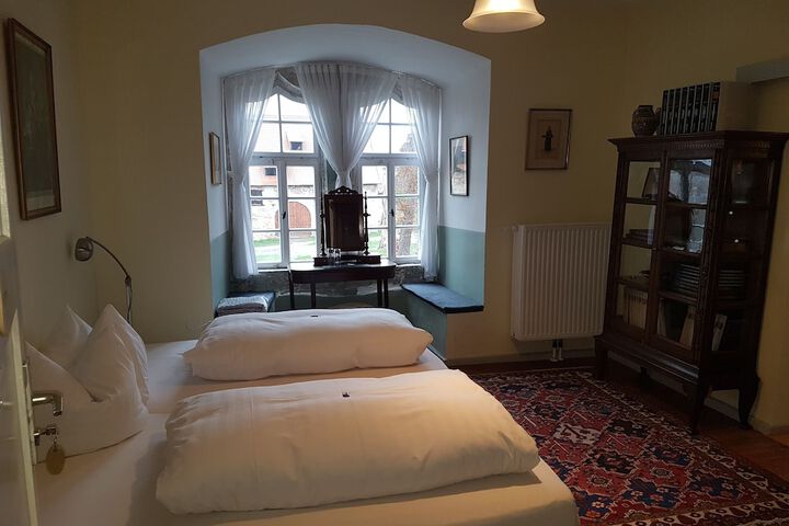 Room 32 of 80