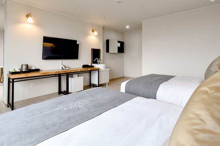 Room 4 of 155