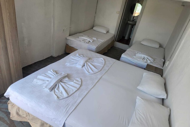 Room 18 of 28