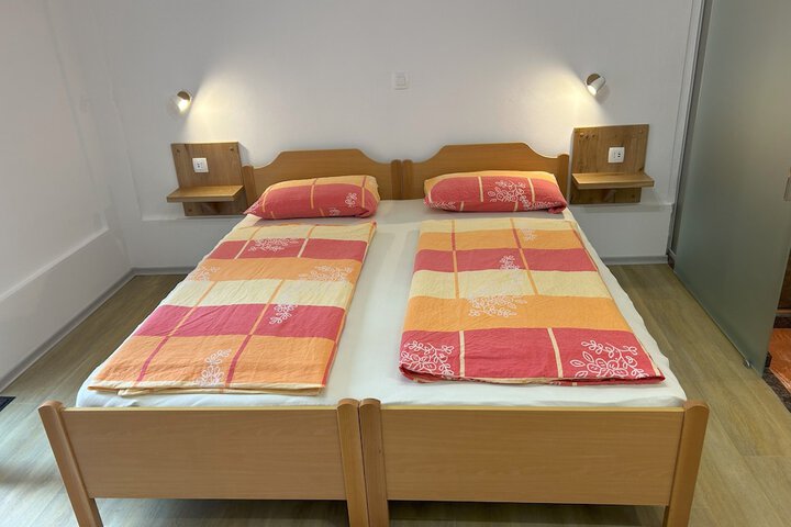 Room 4 of 74