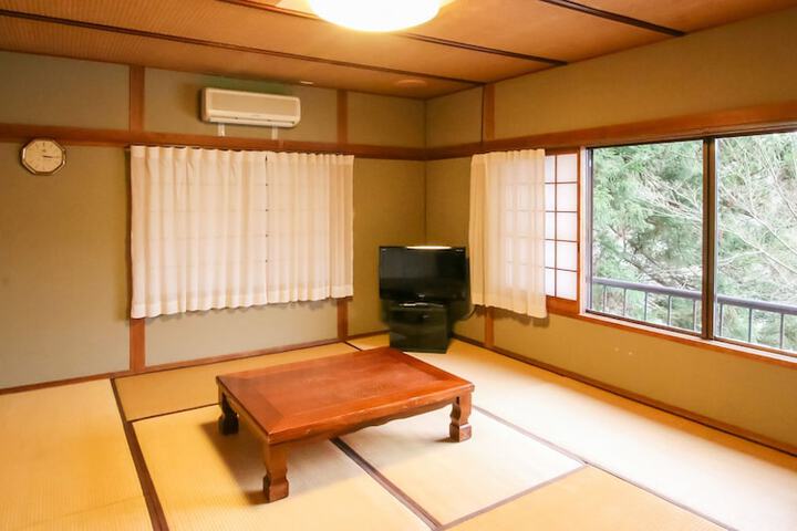 Room 3 of 40