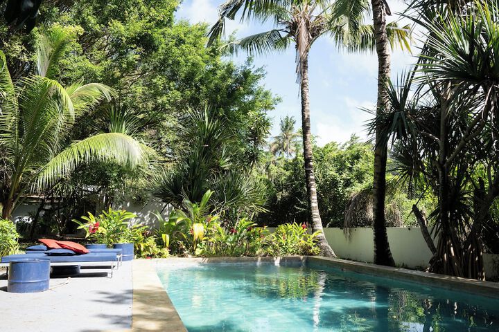 Hotel Pool