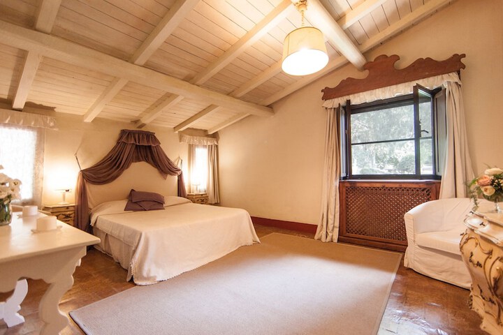 Room 2 of 22