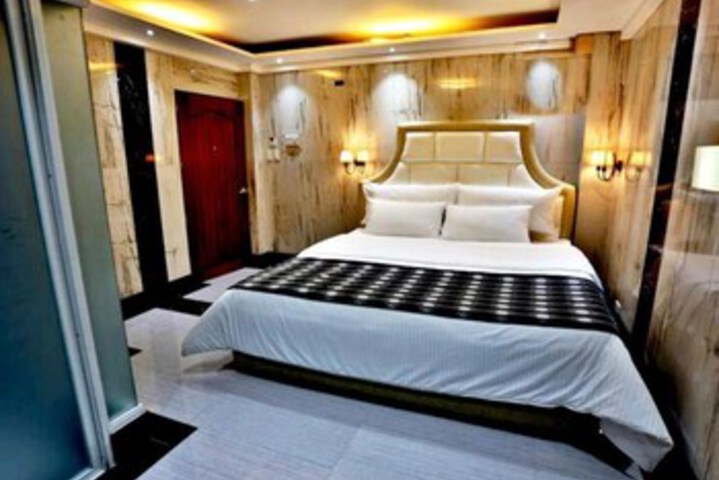 Room 14 of 35