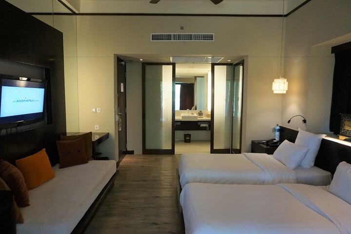 Room 13 of 136