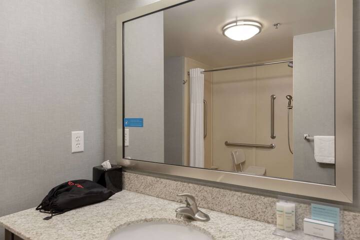 Room 26 of 34