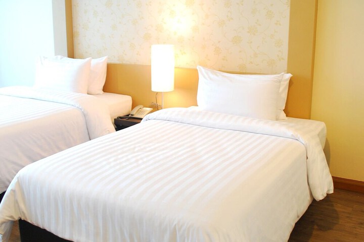 Room 5 of 40