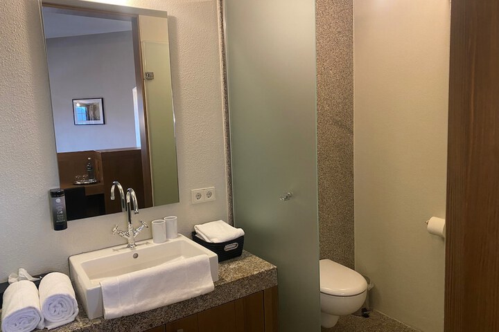 Room 19 of 33
