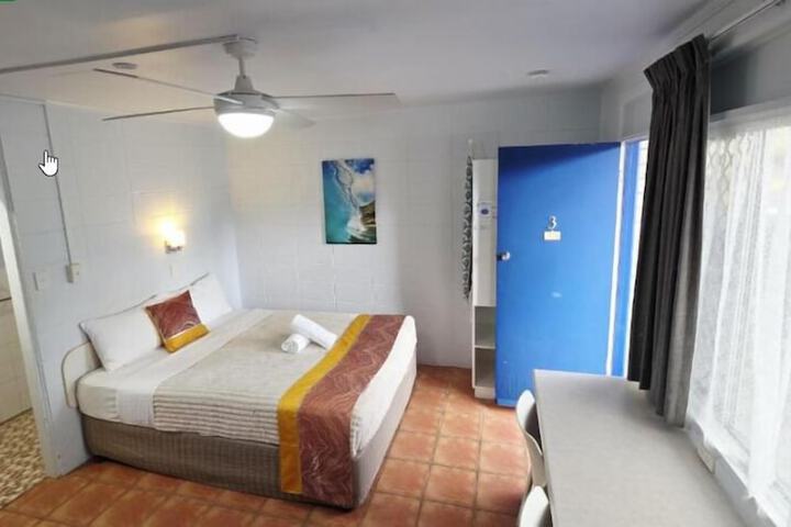 Room 13 of 28