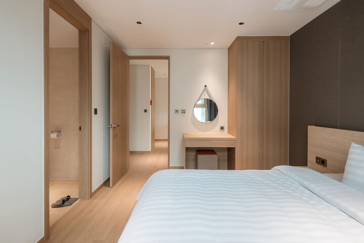 Room 19 of 106