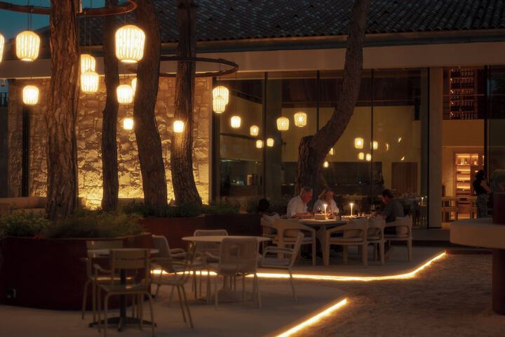 Dining 44 of 66