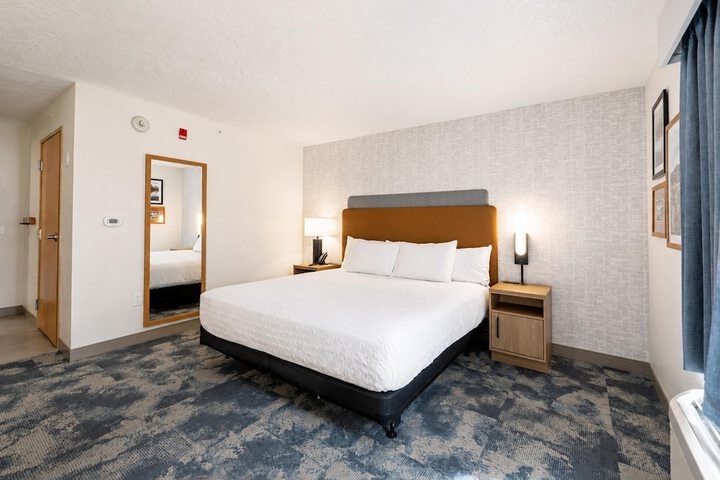Room 32 of 66