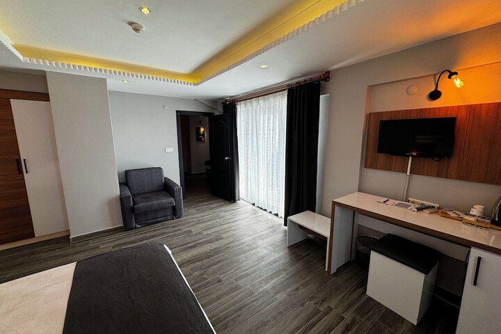 Room 16 of 85