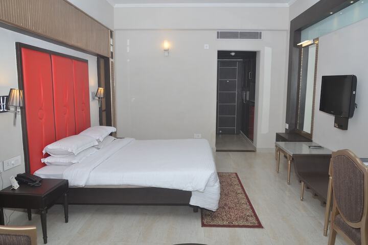 Room 8 of 34