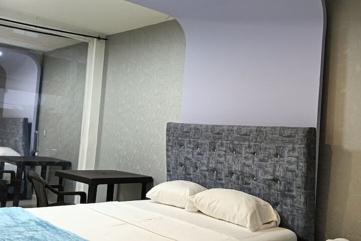 Room 2 of 40