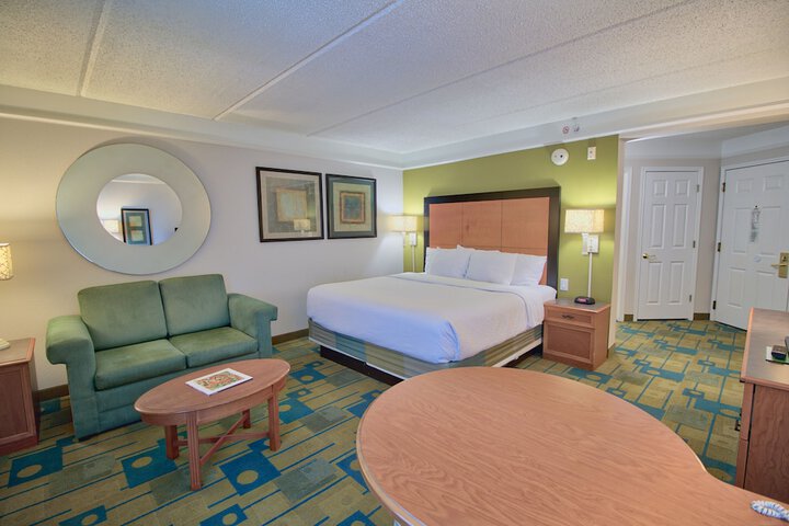 1 King Bed Deluxe Room (13 of 23)
