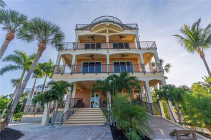 Exterior of 064-north Pointe Beach House
