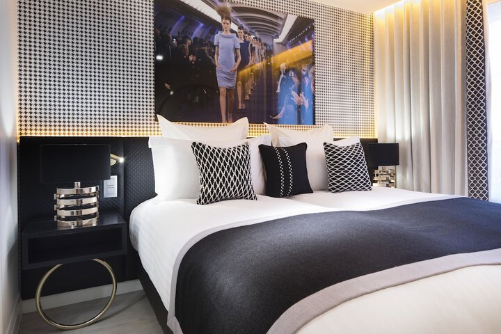 Room 34 of 100