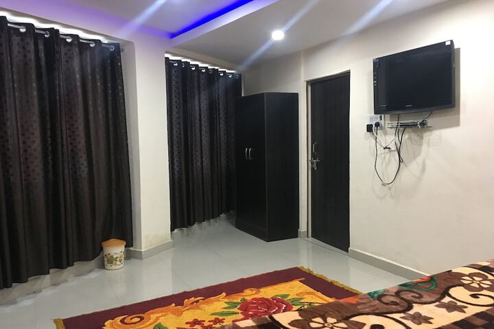 Room 4 of 30