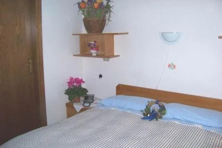 Room 4 of 4