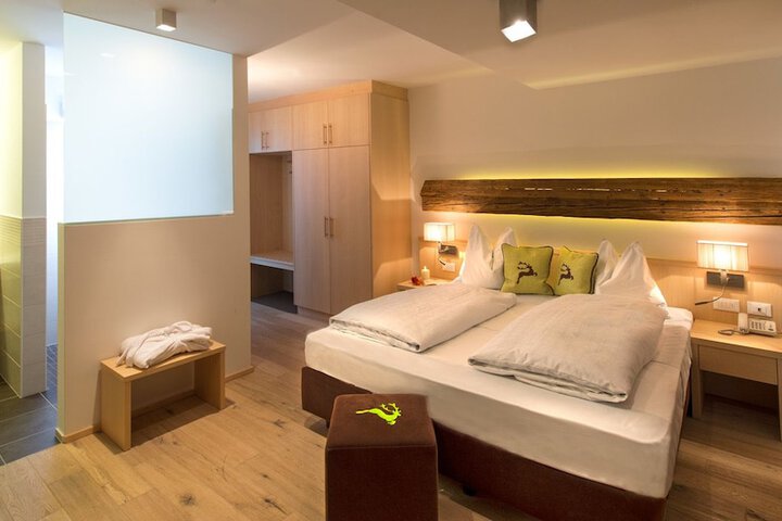 Room 6 of 54