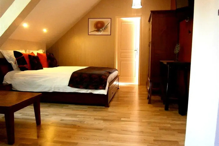 Room 3 of 3