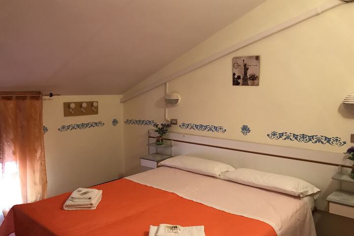 Room 7 of 24