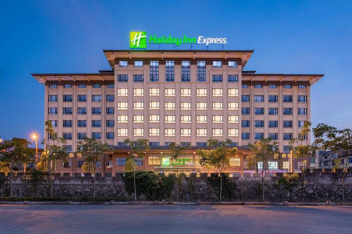 Exterior of Holiday Inn Express Dongyang Hengdian by IHG