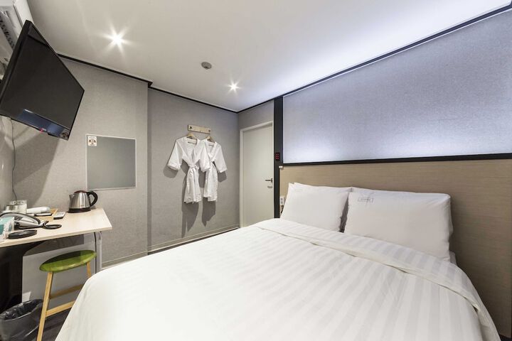 Room 5 of 20