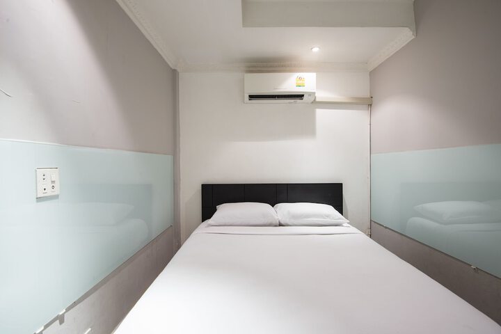 Room 30 of 65