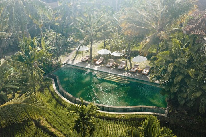 Hotel with Pool